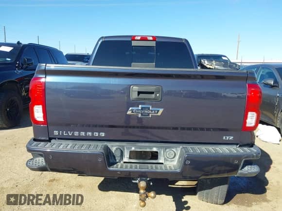 2018 Chevrolet Silverado 1500 LTZ z VIN 3GCUKSEC0JG273012, wystawiony jako IAAI lot #41519902 z przebiegiem 90 531 mil mil oraz . Historia ofert i sprzedaży dostępna na DreamBid. Obrazek 17.