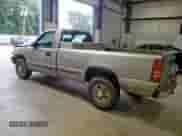 1999 Chevrolet Silverado 2500 LS z VIN 1GCGC24U9XE212360, wystawiony jako Copart lot #59706545 z przebiegiem 105 795 mil mil oraz Szkoda całkowita • Salvage title. Historia ofert i sprzedaży dostępna na DreamBid. Obrazek 2.