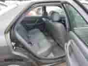 2001 Toyota Camry LE z VIN 4T1BF28K41U968102, wystawiony jako IAAI lot #43192756 z przebiegiem 268 829 mil mil oraz . Historia ofert i sprzedaży dostępna na DreamBid. Obrazek 8.