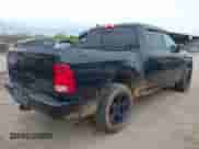 2018 Ram 1500 Big Horn z VIN 1C6RR7LG7JS255577, wystawiony jako IAAI lot #41931201 z przebiegiem 95 671 mil mil oraz . Historia ofert i sprzedaży dostępna na DreamBid. Obrazek 4.