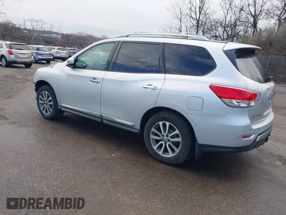 2013 Nissan Pathfinder SV z VIN 5N1AR2MM5DC613394, wystawiony jako IAAI lot #41767218 z przebiegiem 138 204 mil mil oraz . Historia ofert i sprzedaży dostępna na DreamBid. Obrazek 3.