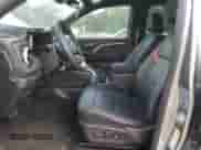 2024 Chevrolet Colorado 4WD Z71 с VIN 1GCPTDEK9R1115663, выставлен на аукционе Copart как лот 71032765 с пробегом 8 339 миль миль и Списание • Salvage title. История ставок и продаж доступна на DreamBid. Изображение 7.