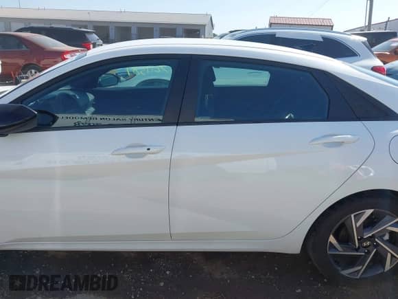 2025 Hyundai Elantra SEL Sport with VIN KMHLM4DG8SU923978, listed as a IAAI auction lot 43214581 with 3,349 mi miles and . Bid and sale history available at DreamBid. Image 14.