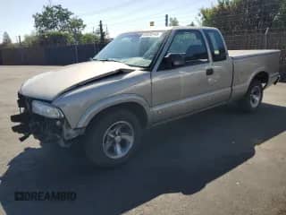 2001 Chevrolet S-10 LS с VIN 1GCCS19WX18150253, выставлен на аукционе Copart как лот 81820145 с пробегом 211 370 миль миль и Списание • Salvage title. История ставок и продаж доступна на DreamBid. Изображение 1.