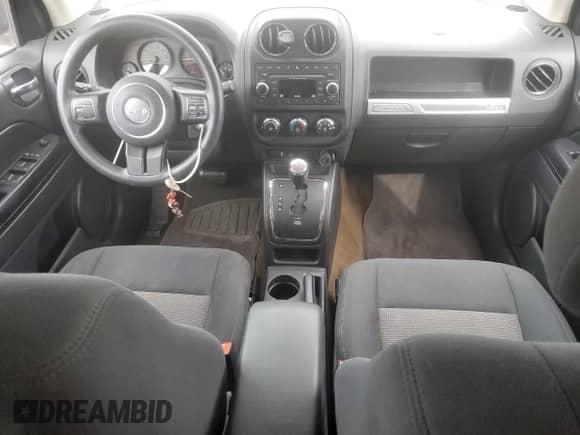 2014 Jeep Compass Sport z VIN 1C4NJCBB0ED865621, wystawiony jako Copart lot #52941835 z przebiegiem 93 487 mil mil oraz Szkoda całkowita • Salvage title. Historia ofert i sprzedaży dostępna na DreamBid. Obrazek 8.