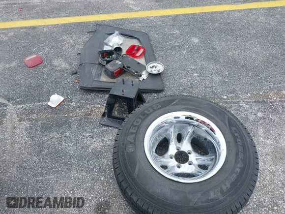 1991 Jeep Wrangler с VIN 2J4FY29SXMJ105443, выставлен на аукционе IAAI как лот 41964359 с пробегом 1 674 923 миль миль и . История ставок и продаж доступна на DreamBid. Изображение 12.