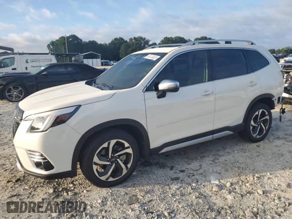 2022 Subaru Forester Touring z VIN JF2SKARC2NH498525, wystawiony jako Copart lot #65123825 z przebiegiem 44 229 mil mil oraz Szkoda całkowita • Salvage title. Historia ofert i sprzedaży dostępna na DreamBid. Obrazek 1.