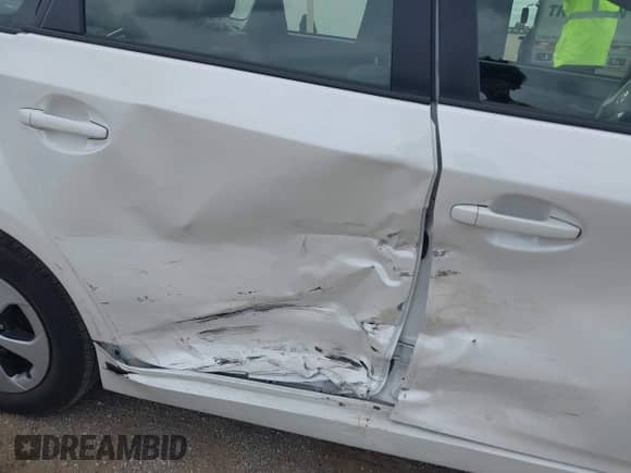 2012 Toyota Prius One z VIN JTDKN3DUXC5450688, wystawiony jako IAAI lot #43097455 z przebiegiem 41 534 mil mil oraz . Historia ofert i sprzedaży dostępna na DreamBid. Obrazek 6.