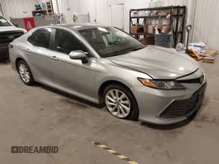2022 Toyota Camry LE с VIN 4T1C11AK2NU052242, выставлен на аукционе IAAI как лот 42943151 с пробегом 213 562 миль миль и . История ставок и продаж доступна на DreamBid. Изображение 1.
