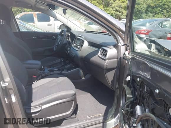 2017 Kia Sorento LX with VIN 5XYPGDA58HG278758, listed as a IAAI auction lot 42781013 with 88,573 mi miles and . Bid and sale history available at DreamBid. Image 5.