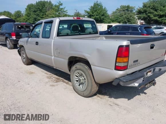 2006 GMC Sierra 1500 SLE1 z VIN 1GTEC19Z26Z272252, wystawiony jako IAAI lot #42852111 z przebiegiem 225 071 mil mil oraz . Historia ofert i sprzedaży dostępna na DreamBid. Obrazek 3.