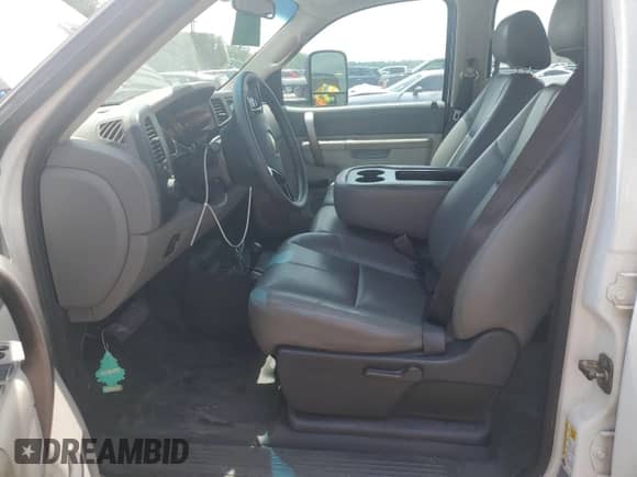 2013 Chevrolet Silverado 2500HD Work Truck с VIN 1GC1KVCG1DF223767, выставлен на аукционе Copart как лот 55690065 с пробегом 284 414 миль миль и Списание • Salvage title. История ставок и продаж доступна на DreamBid. Изображение 7.