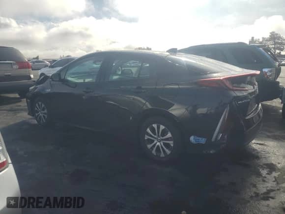 2020 Toyota Prius XLE with VIN JTDKARFP2L3149009, listed as a Copart auction lot 82362495 with 52,728 mi miles and Salvage title. Bid and sale history available at DreamBid. Image 2.