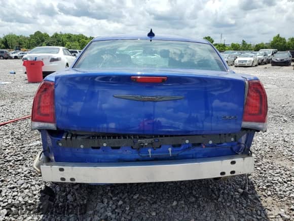 2021 Chrysler 300 Touring z VIN 2C3CCAAG2MH538274, wystawiony jako Copart lot #61692325 z przebiegiem 104 693 mil mil oraz Szkoda całkowita • Salvage title. Historia ofert i sprzedaży dostępna na DreamBid. Obrazek 6.