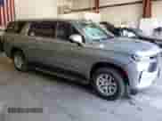 2023 Chevrolet Suburban LS z VIN 1GNSKBKD8PR199472, wystawiony jako Copart lot #55752435 z przebiegiem 115 106 mil mil oraz Szkoda całkowita • Salvage title. Historia ofert i sprzedaży dostępna na DreamBid. Obrazek 4.