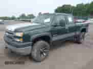 2005 Chevrolet Silverado 2500HD LS z VIN 1GCHK29U35E293076, wystawiony jako IAAI lot #42399461 z przebiegiem 164 153 mil mil oraz . Historia ofert i sprzedaży dostępna na DreamBid. Obrazek 2.