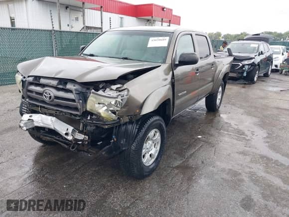 2010 Toyota Tacoma with VIN 3TMLU4EN1AM051034, listed as a IAAI auction lot 43020609 with 224,737 mi miles and . Bid and sale history available at DreamBid. Image 2.