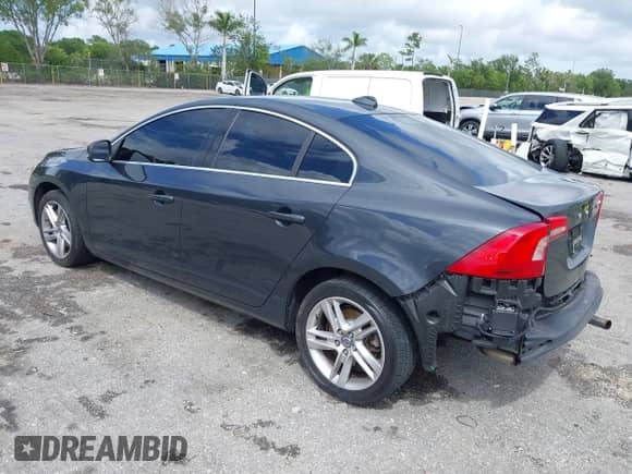 2015 Volvo S60 T5 Premier с VIN YV1612TK1F1350086, выставлен на аукционе IAAI как лот 42012147 с пробегом 126 620 миль миль и . История ставок и продаж доступна на DreamBid. Изображение 3.