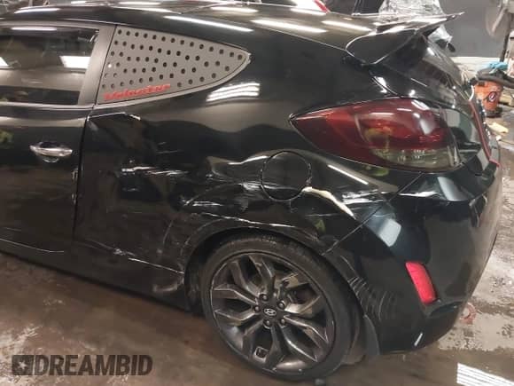 2015 Hyundai Veloster RE:FLEX with VIN KMHTC6AD2FU223615, listed as a IAAI auction lot 41388773 with 111,381 mi miles and . Bid and sale history available at DreamBid. Image 6.