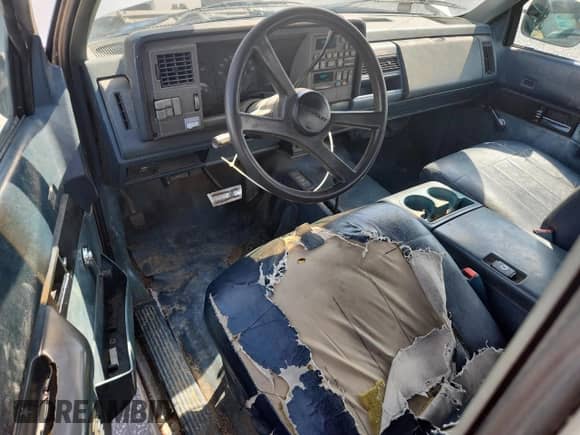 1990 Chevrolet Silverado 2500 с VIN 2GCFK29K8L1148748, выставлен на аукционе Copart как лот 64077805 с пробегом 221 372 миль миль и Списание • Salvage title. История ставок и продаж доступна на DreamBid. Изображение 8.