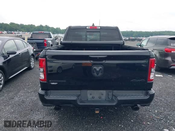 2021 Ram 1500 Big Horn z VIN 1C6SRFFTXMN654202, wystawiony jako IAAI lot #42699427 z przebiegiem 39 901 mil mil oraz . Historia ofert i sprzedaży dostępna na DreamBid. Obrazek 16.