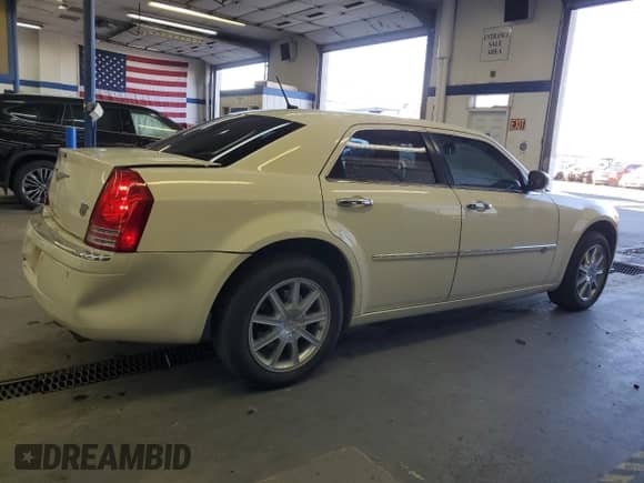 2008 Chrysler 300 C with VIN 2C3LK63H68H132543, listed as a Copart auction lot 78015214 with 133,488 mi miles and Salvage title. Bid and sale history available at DreamBid. Image 3.