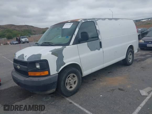 2004 Chevrolet Express Cargo with VIN 1GCFG15X241101221, listed as a IAAI auction lot 42012481 with 139,786 mi miles and . Bid and sale history available at DreamBid. Image 2.