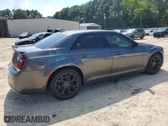 2019 Chrysler 300 S с VIN 2C3CCABG4KH562684, выставлен на аукционе Copart как лот 67721745 с пробегом 142 443 миль миль и Списание • Salvage title. История ставок и продаж доступна на DreamBid. Изображение 3.