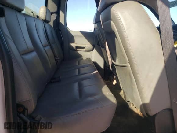 2009 Chevrolet Silverado 2500HD Work Truck z VIN 1GCHK49K19E118759, wystawiony jako Copart lot #87264955 z przebiegiem 301 461 mil mil oraz Czysty tytuł • Clean title. Historia ofert i sprzedaży dostępna na DreamBid. Obrazek 10.