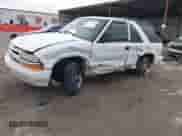 2002 Chevrolet Blazer LS с VIN 1GNCS18W42K105497, выставлен на аукционе IAAI как лот 41572072 с пробегом 142 486 миль миль и . История ставок и продаж доступна на DreamBid. Изображение 2.