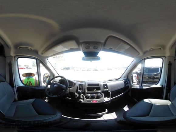 2015 Ram ProMaster Cargo z VIN 3C6TRVAG9FE515579, wystawiony jako IAAI lot #42463455 z przebiegiem 171 332 mil mil oraz . Historia ofert i sprzedaży dostępna na DreamBid. Obrazek 18.