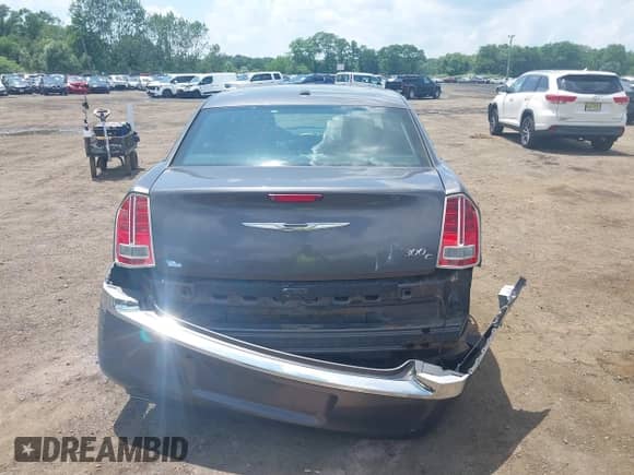 2013 Chrysler 300 C с VIN 2C3CCAEG9DH731936, выставлен на аукционе IAAI как лот 42535584 с пробегом 163 119 миль миль и . История ставок и продаж доступна на DreamBid. Изображение 16.