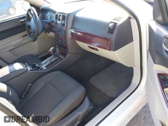 2006 Chrysler 300 with VIN 2C3KA43R26H484558, listed as a IAAI auction lot 41332218 with 144,831 mi miles and . Bid and sale history available at DreamBid. Image 5.