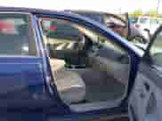 2011 Toyota Camry LE z VIN 4T1BF3EK1BU626148, wystawiony jako IAAI lot #43477486 z przebiegiem 181 371 mil mil oraz . Historia ofert i sprzedaży dostępna na DreamBid. Obrazek 5.