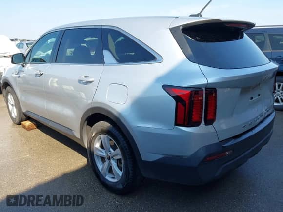 2022 Kia Sorento LX with VIN 5XYRG4LC1NG108662, listed as a IAAI auction lot 43014432 with 159,438 mi miles and . Bid and sale history available at DreamBid. Image 3.