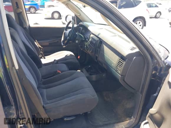 2002 Dodge Dakota Sport z VIN 1B7HL38X12S700825, wystawiony jako IAAI lot #42881583 z przebiegiem 199 484 mil mil oraz . Historia ofert i sprzedaży dostępna na DreamBid. Obrazek 5.