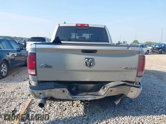 2013 Ram 1500 Big Horn z VIN 1C6RR7LT5DS621215, wystawiony jako IAAI lot #42881419 z przebiegiem 251 070 mil mil oraz . Historia ofert i sprzedaży dostępna na DreamBid. Obrazek 16.