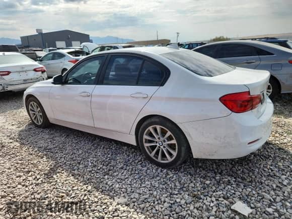 2018 BMW 3 Series 320i xDrive z VIN WBA8E5G54JNU46818, wystawiony jako Copart lot #71439855 z przebiegiem 83 103 mil mil oraz Szkoda całkowita • Salvage title. Historia ofert i sprzedaży dostępna na DreamBid. Obrazek 2.