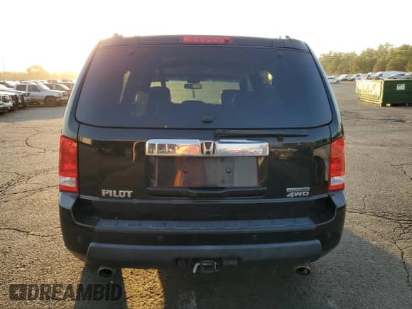 2010 Honda Pilot Touring with VIN 5FNYF4H87AB038749, listed as a Copart auction lot 69882305 with 141,496 mi miles and Salvage title. Bid and sale history available at DreamBid. Image 6.