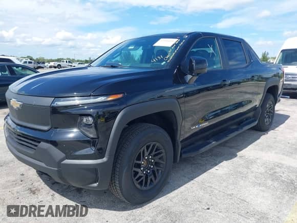 2024 Chevrolet Silverado EV Work Truck z VIN 1GC10VEL9RU205438, wystawiony jako IAAI lot #42596415 z przebiegiem 5 393 mil mil oraz . Historia ofert i sprzedaży dostępna na DreamBid. Obrazek 2.