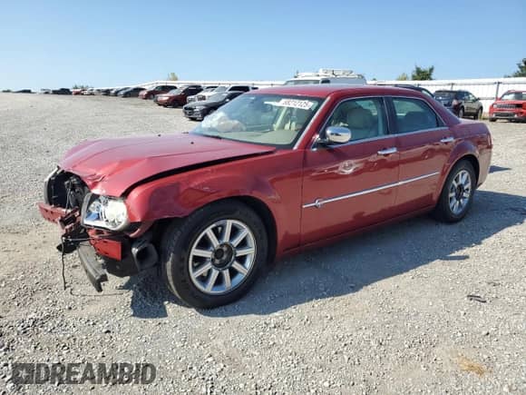 2008 Chrysler 300 C Hemi с VIN 2C3LA63H38H236538, выставлен на аукционе Copart как лот 68212125 с пробегом 246 356 миль миль и Списание • Salvage title. История ставок и продаж доступна на DreamBid. Изображение 1.
