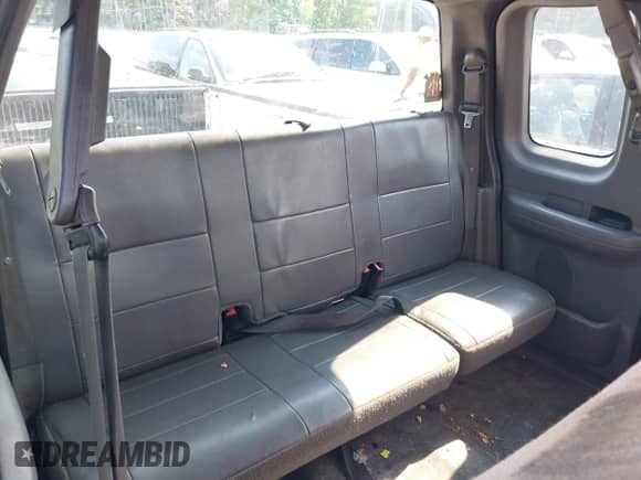 2004 Ford F-150 XL z VIN 2FTRX17274CA35651, wystawiony jako IAAI lot #42587518 z przebiegiem 352 466 mil mil oraz . Historia ofert i sprzedaży dostępna na DreamBid. Obrazek 8.