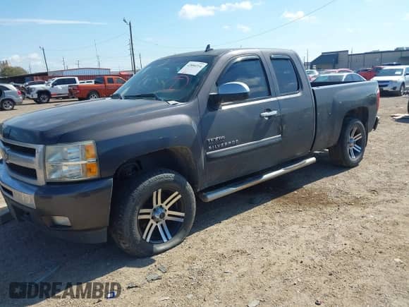 2011 Chevrolet Silverado 1500 LT z VIN 1GCRCSE08BZ222738, wystawiony jako IAAI lot #42884214 z przebiegiem 174 647 mil mil oraz . Historia ofert i sprzedaży dostępna na DreamBid. Obrazek 2.