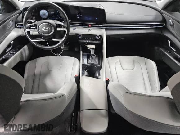 2024 Hyundai Elantra Limited z VIN KMHLP4DGXRU677114, wystawiony jako Copart lot #90337225 z przebiegiem 39 454 mil mil oraz Czysty tytuł • Clean title. Historia ofert i sprzedaży dostępna na DreamBid. Obrazek 8.