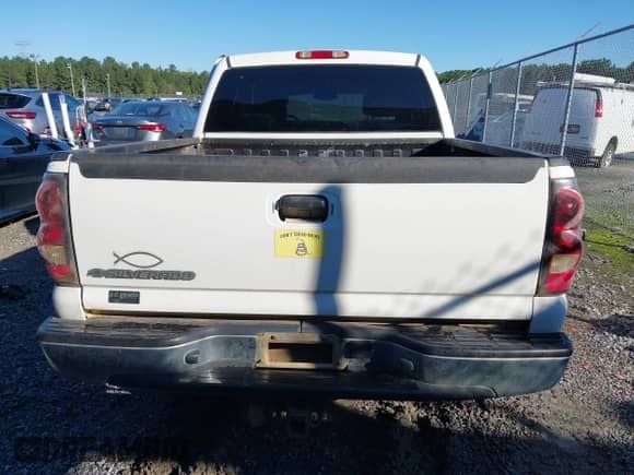 2006 Chevrolet Silverado 1500 LT3 with VIN 2GCEK13T561104802, listed as a IAAI auction lot 43438625 with 317,935 mi miles and . Bid and sale history available at DreamBid. Image 16.