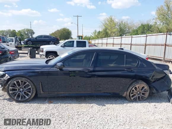 2020 BMW 7 Series 740i z VIN WBA7T2C09LCD15654, wystawiony jako IAAI lot #43329608 z przebiegiem 66 514 mil mil oraz . Historia ofert i sprzedaży dostępna na DreamBid. Obrazek 15.