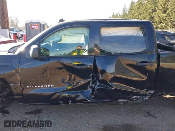 2014 Chevrolet Silverado 1500 LT with VIN 1GCUKREC4EF193681, listed as a IAAI auction lot 43472772 with 134,061 mi miles and . Bid and sale history available at DreamBid. Image 6.