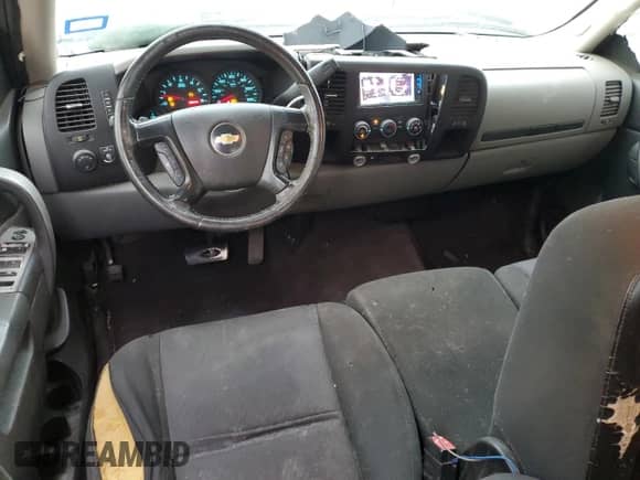 2011 Chevrolet Silverado 1500 LS z VIN 1GCRCREA7BZ115987, wystawiony jako Copart lot #55118205 z przebiegiem 108 272 mil mil oraz Szkoda całkowita • Salvage title. Historia ofert i sprzedaży dostępna na DreamBid. Obrazek 8.