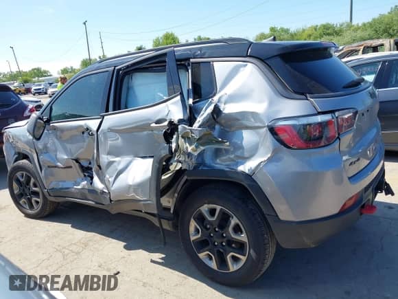 2018 Jeep Compass Trailhawk z VIN 3C4NJDDB9JT272864, wystawiony jako IAAI lot #42284940 z przebiegiem Nie podano mil oraz . Historia ofert i sprzedaży dostępna na DreamBid. Obrazek 13.
