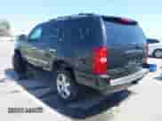 2013 Chevrolet Tahoe LTZ z VIN 1GNSKCE03DR110465, wystawiony jako IAAI lot #42886751 z przebiegiem 190 183 mil mil oraz . Historia ofert i sprzedaży dostępna na DreamBid. Obrazek 3.